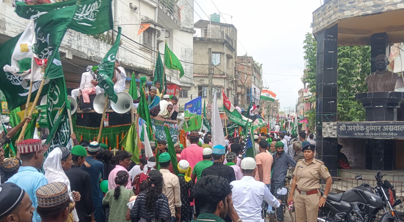 ईद-ए-मिलाद-उन-नबी पर कटिहार में भव्य जुलूस, सुरक्षा के कड़े इंतजाम