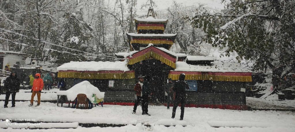 नेपालः भारी बर्फबारी के चलते मुक्तिनाथ क्षेत्र में हजारों पर्यटक फंसे, ज्यादातर भारतीय