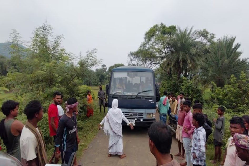 सूर्या हांसदा एनकाउंटर: हाईकोर्ट ने राज्य सरकार से मांगा जवाब, CBI जांच की मांग तेज सूर्या हांसदा एनकाउंटर