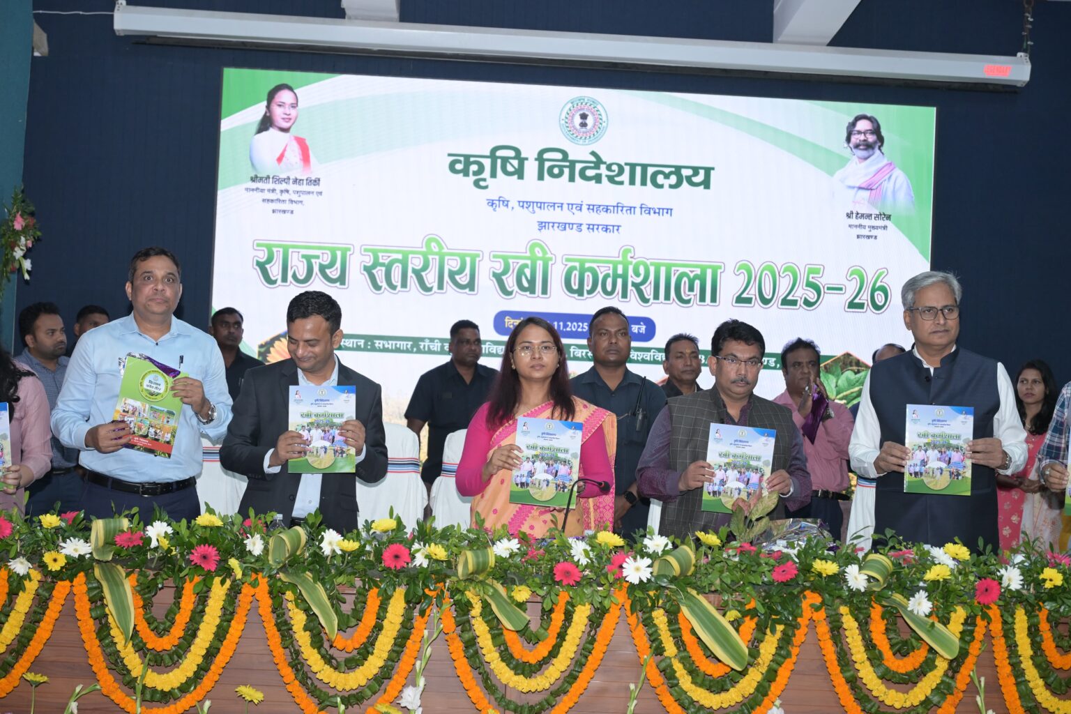 किसानों के जीवन में बदलाव लाने का प्रयास करें अधिकारी : मंत्री