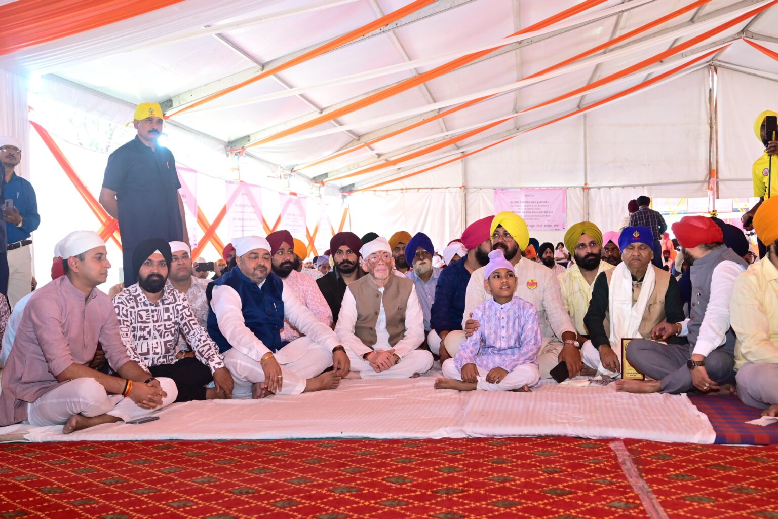 गुरु नानक देव जी ने सम्पूर्ण मानव समाज को सत्य, करुणा, सेवा, समानता और सद्भाव का संदेश दिया: राज्यपाल