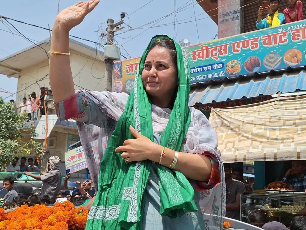 मैं अपने परिवार से नाता तोड़ रही… रोहिणी का एक्स पर पोस्ट, RJD की करारी हार के बाद लालू फैमिली में बवाल