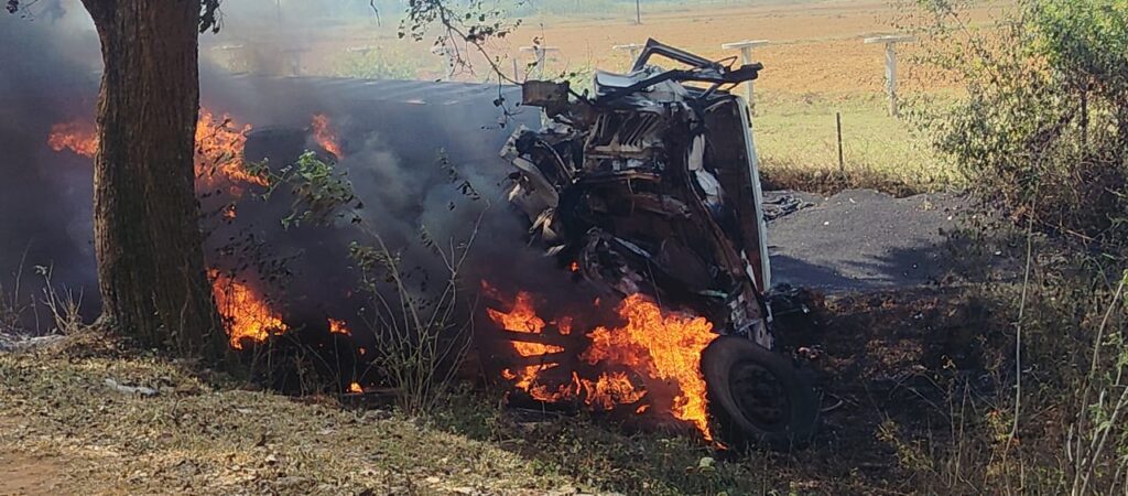 खूंटी में दर्दनाक हादसा: लौह अयस्क लदे ट्रक में लगी आग, चालक की मौत