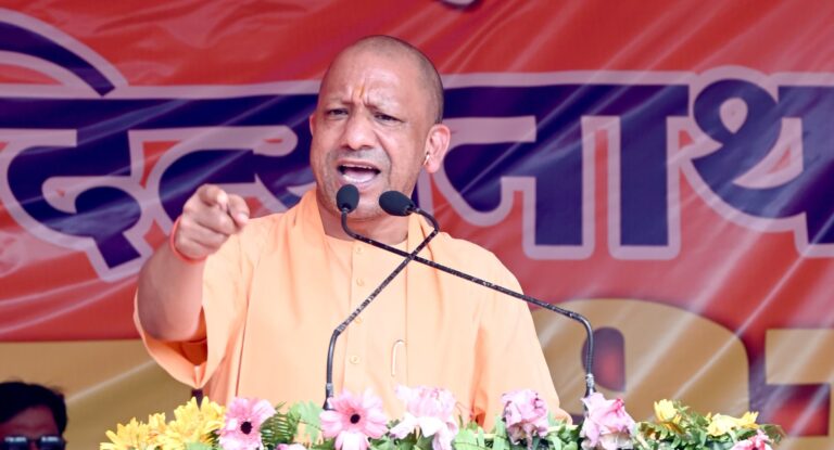 कांग्रेस और आरजेडी हैं बिहार के विकास के ग्रहण, एनडीए ही बनाएगा स्वर्णिम बिहार : योगी आदित्यनाथ