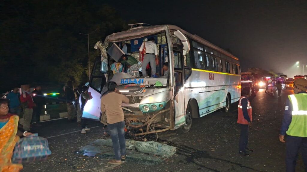 धनबाद: दो बसों की भिड़ंत, 12 यात्री घायल