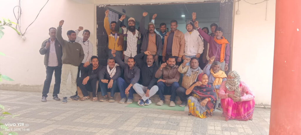 पांच सूत्री मांगों पर मेदिनीनगर नगर निगम कर्मियों का भूख हड़ताल, ठप हुआ कामकाज