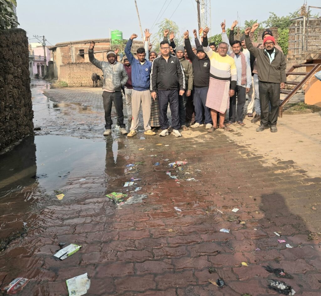 नाली को लेकर पूर्व भाजपा नेता विकास सिंह ने डीसी से की शिकायत