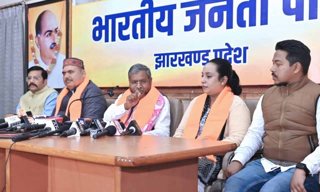 रिम्स अवैध निर्माण: बाबूलाल मरांडी का बड़ा बयान, ‘जिम्मेवार अफसरों को तुरंत करें निलंबित’