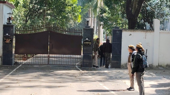 निलंबित IAS विनय चौबे की पत्नी से पूछताछ, DIG-SP समेत कई अफसर मौजूद