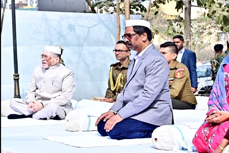 बापू वाटिका में गूंजे सत्य और अहिंसा के विचार, राज्यपाल और मुख्यमंत्री ने दी महात्मा गांधी को श्रद्धांजलि