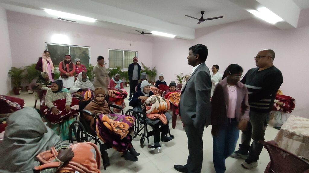 रांची में कड़ाके की ठंड: डीसी मंजूनाथ भजंत्री खुद सड़कों पर उतरे, आधी रात को किया कंबल वितरण