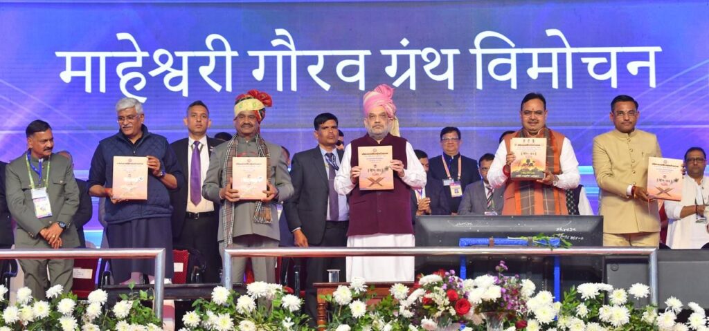 आत्मनिर्भर भारत के लिए उत्पादन, स्वदेशी और स्वभाषा सबसे अहम कड़ी : अमित शाह