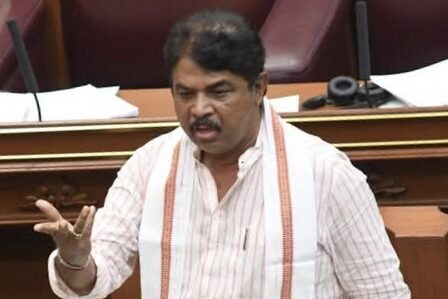 मलयालम भाषा विधेयक पर आर. अशोक का हमला, प्रियंका गांधी से किए तीखे सवाल