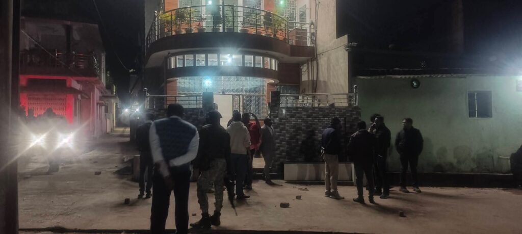 पतरातू में AK-47 से ताबड़तोड़ फायरिंग, कोयला कारोबारियों के घर निशाने पर
