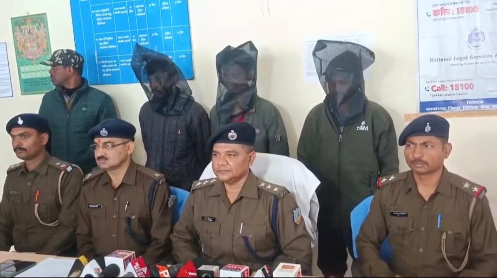 रांची में बुजुर्ग की हत्या का खुलासा, पिता-पुत्र समेत तीन गिरफ्तार