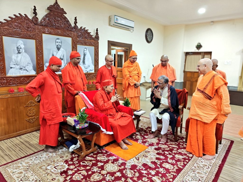 मुख्य चुनाव आयुक्त ज्ञानेश कुमार पहुंचे बेलूर मठ, कहा-आयोग हिंसामुक्त और शांतिपूर्ण चुनाव कराने के लिए प्रतिबद्ध