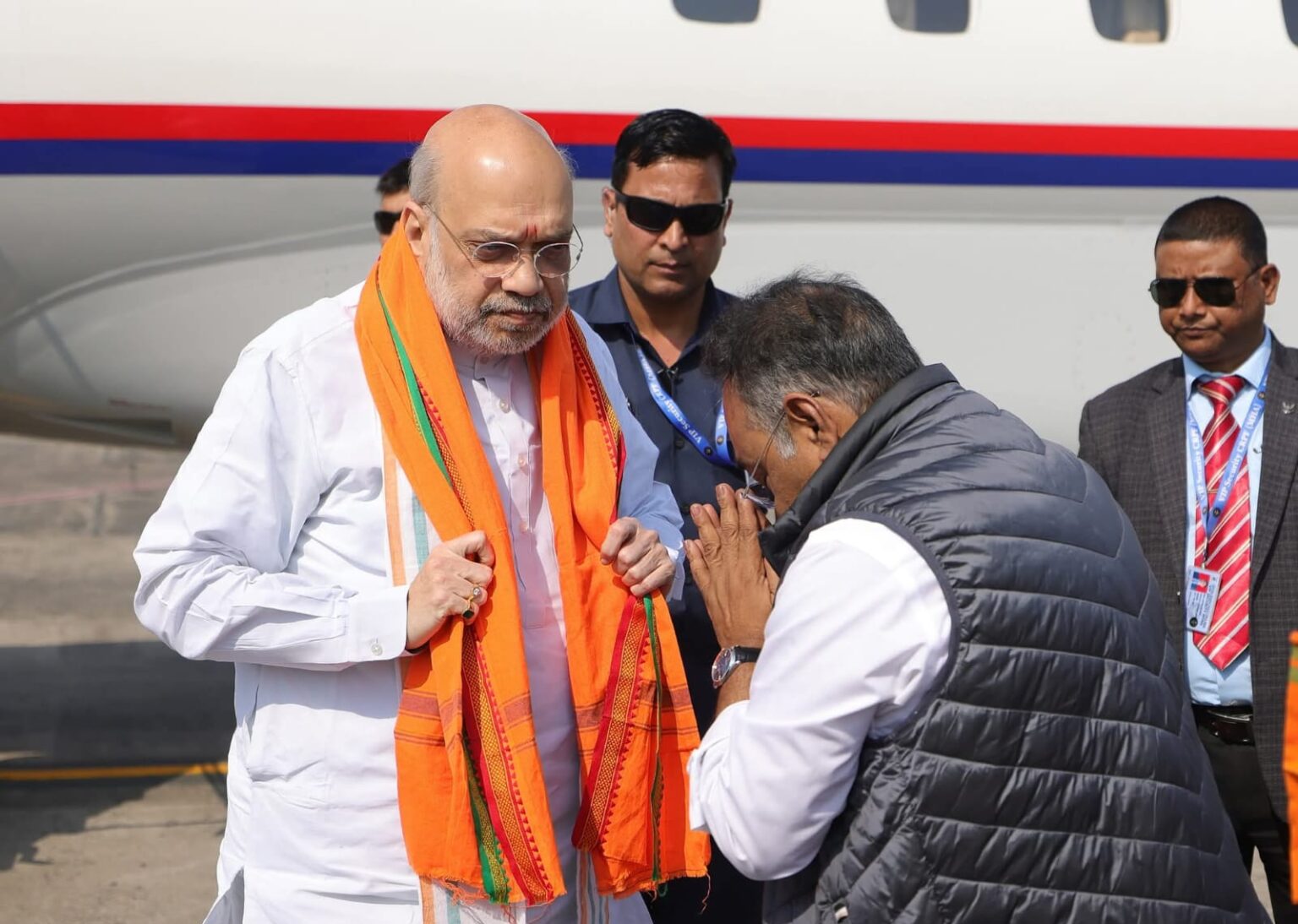 कोलकाता पहुंचे अमित शाह, शुभेंदु अधिकारी के नामांकन में होंगे शामिल