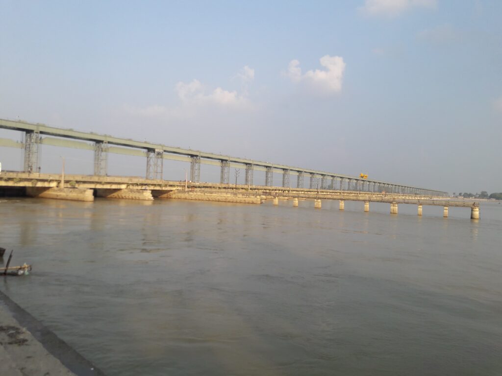 कोसी नदी का रौद्र रूप: जलस्तर में भारी उछाल, बराज के 8 फाटक खोले गए