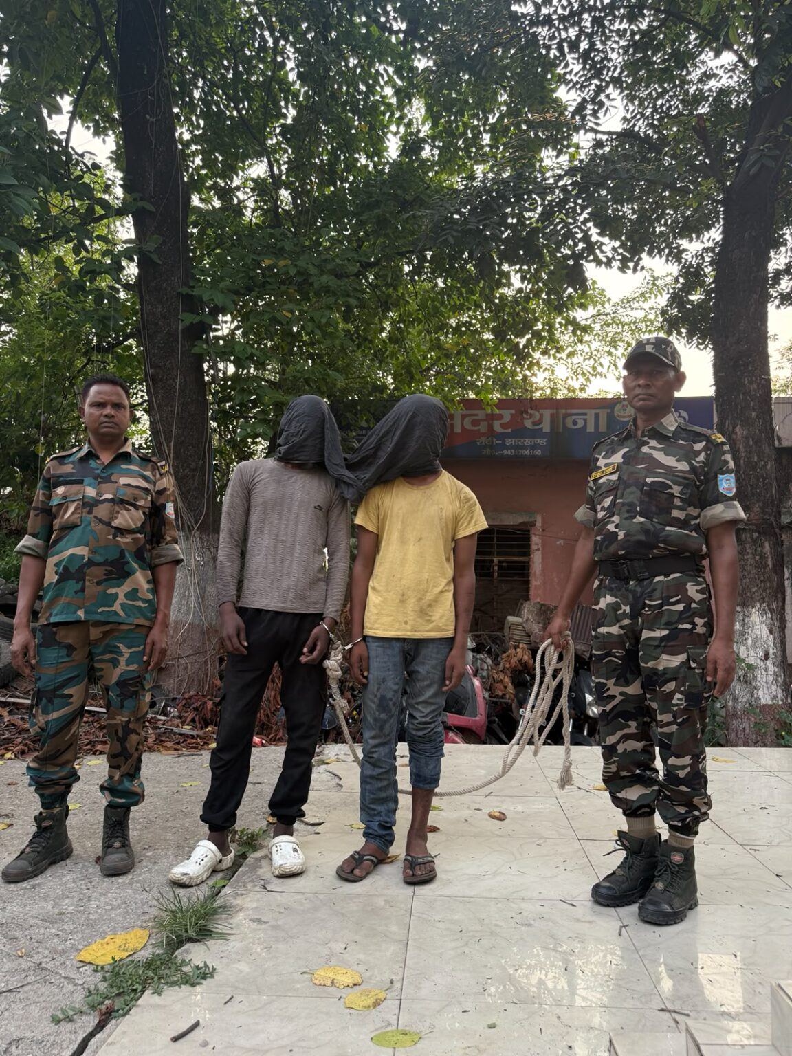 कोकर में युवक की हत्या के दो आरोपित गिरफ्तार, वारदात में प्रयुक्त चाकू बरामद