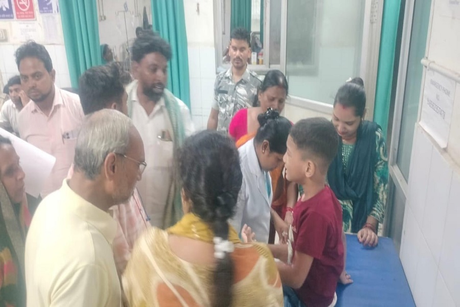 मेदिनीनगर में आवारा कुत्ते का कहर: आधे घंटे के अंदर 10 मासूमों को किया लहूलुहान, नगर निगम की लापरवाही पर भड़के लोग