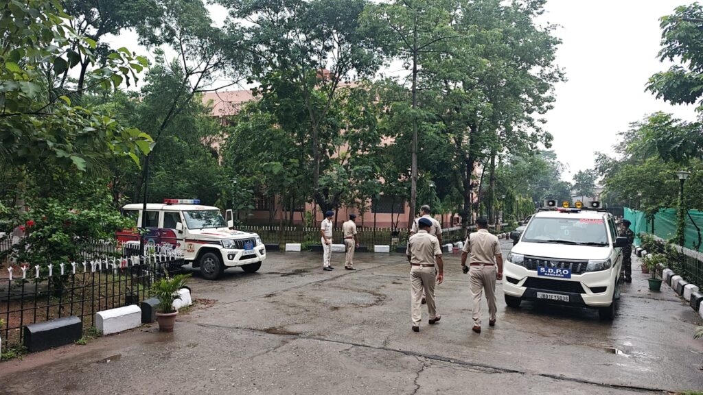 रामगढ़ व्यवहार न्यायालय को मिली बम से उड़ाने की धमकी, पुलिस अलर्ट