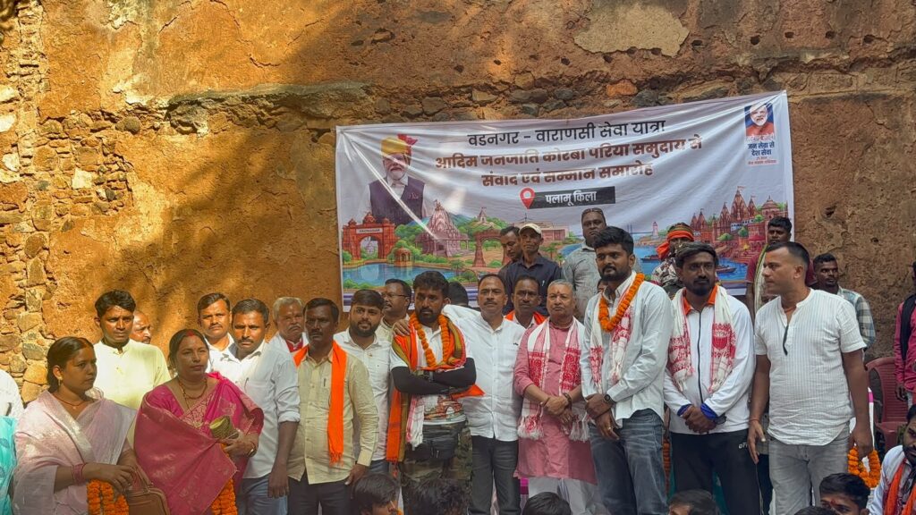 बेतला में सेवा यात्रा के रथ पर उमड़ा जनसैलाब, गूंजे जयकारे