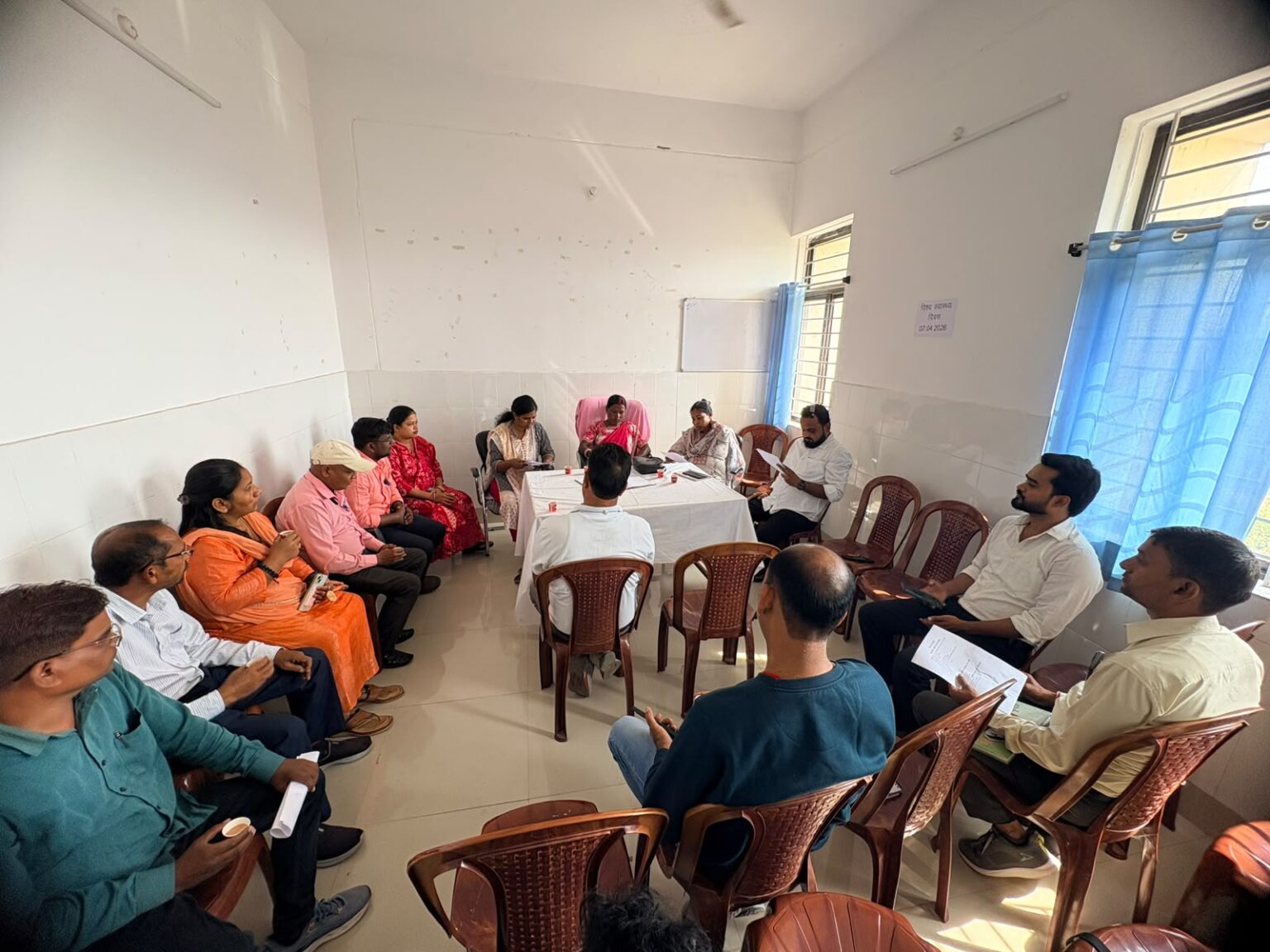 बरवाडीह सीएचसी में दवा खरीद से सुरक्षा तक पर मंथन, डीडीटी छिड़काव का मांगा हिसाब